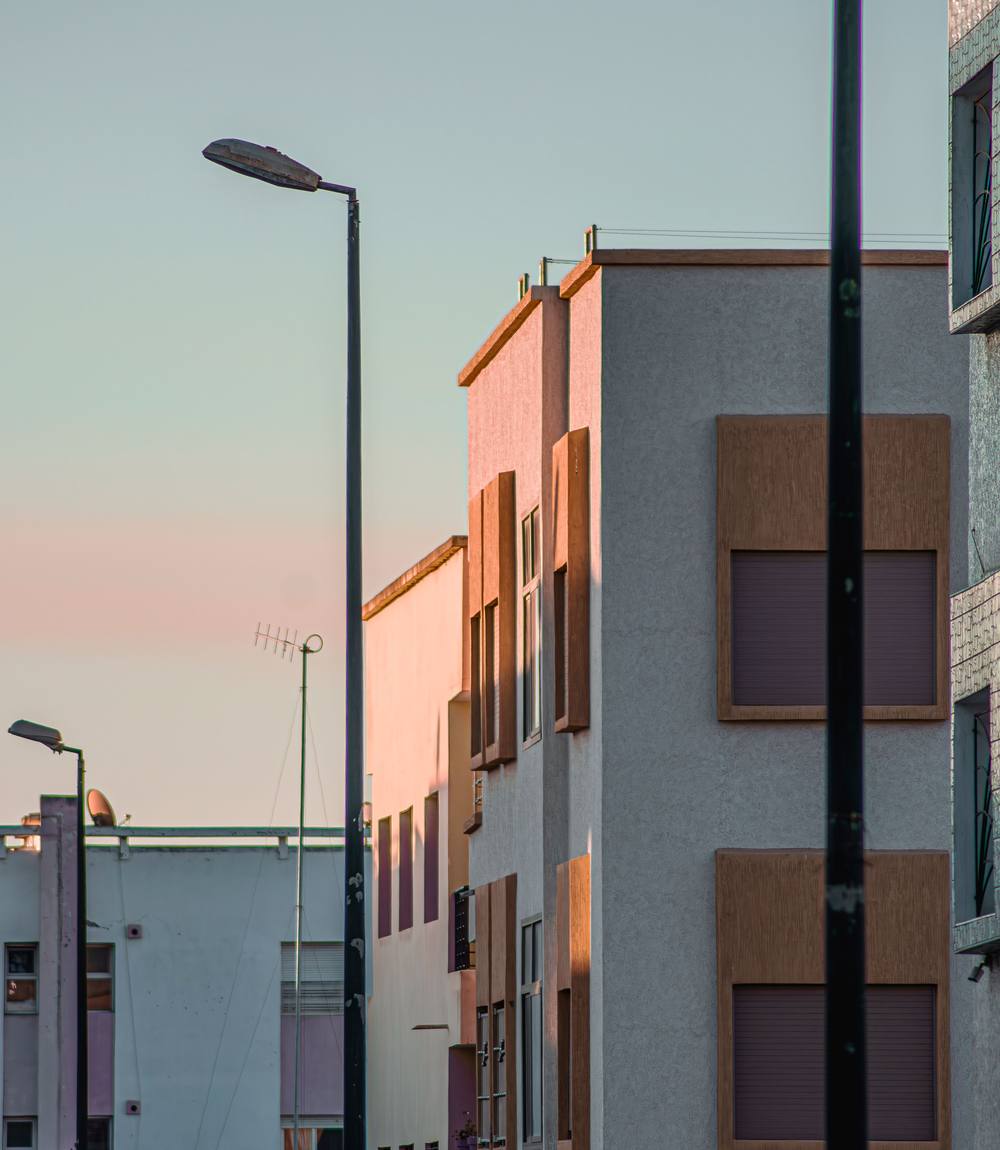 Fachada al atardecer
